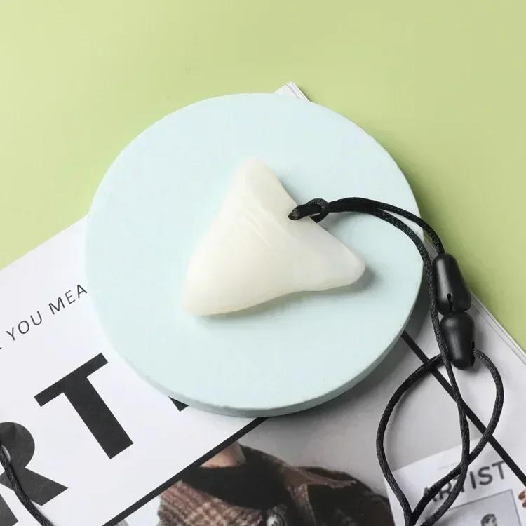 

Hot Kids Sensory Chew Necklace Brick Chewy Kids Silicone Triangle Fangs Toys Silicone Teeth For Children With Autism Accessories