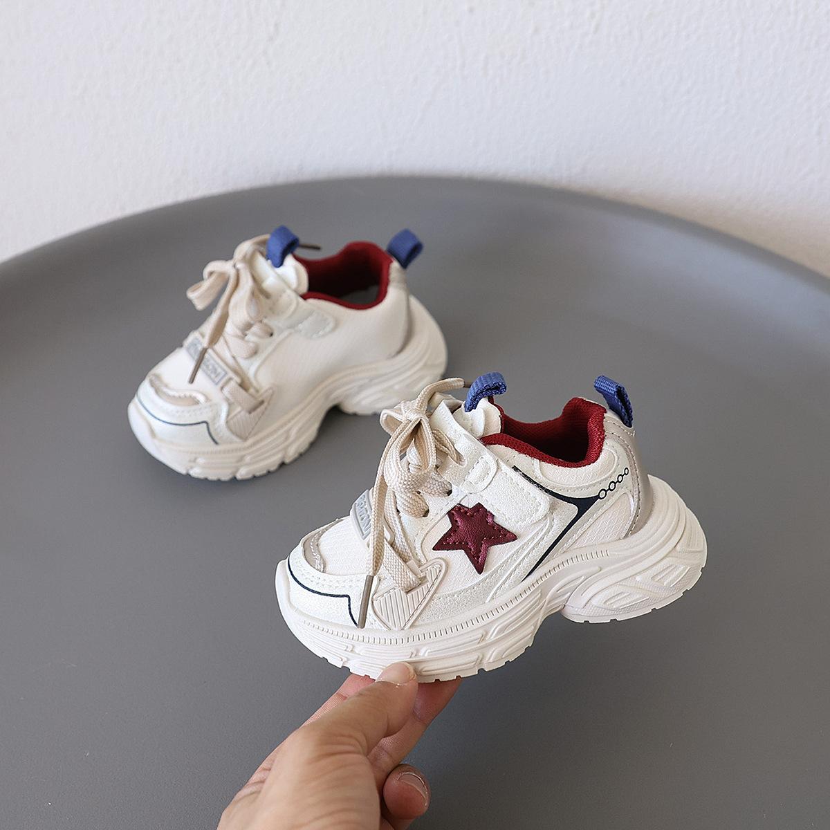 

Детские 2025 осень новые кроссовки на мягкой подошве, нескользящие, сетчатые, дышащие, для мальчиков и девочек, кроссовки «папины», модные и универсальные 25 красный