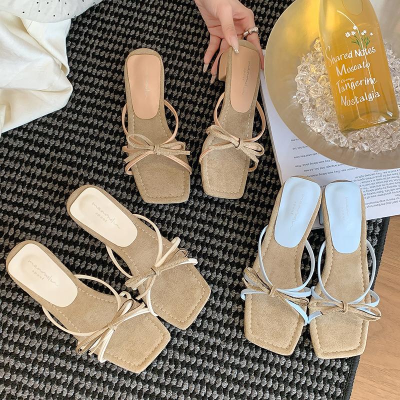 Fashion New Style Popular Woman Slippers Casual Pantofle Rubber Flip Flops Low Luxury Summer Flats Rome Sandals Women's Fashion Slippers