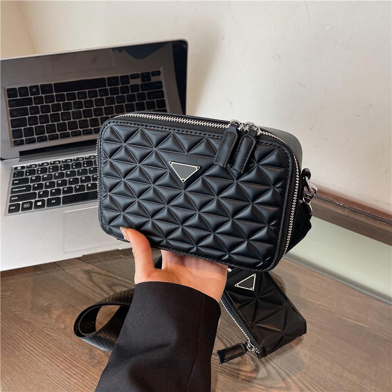 

Новая женская маленькая сумка-саквояж через плечо 19*6*12cm чёрный