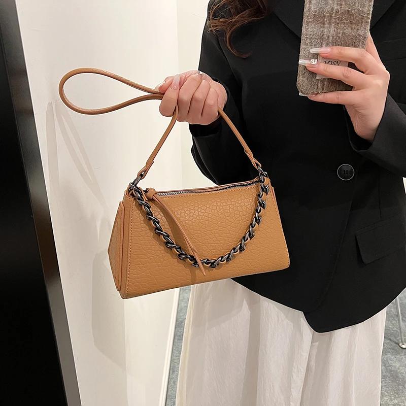 Luxury Chain Decoration Handbags Women Simplicity Leisure Travel Bag Leather Shoulder Bag for Women Elegant Female Crossbody B