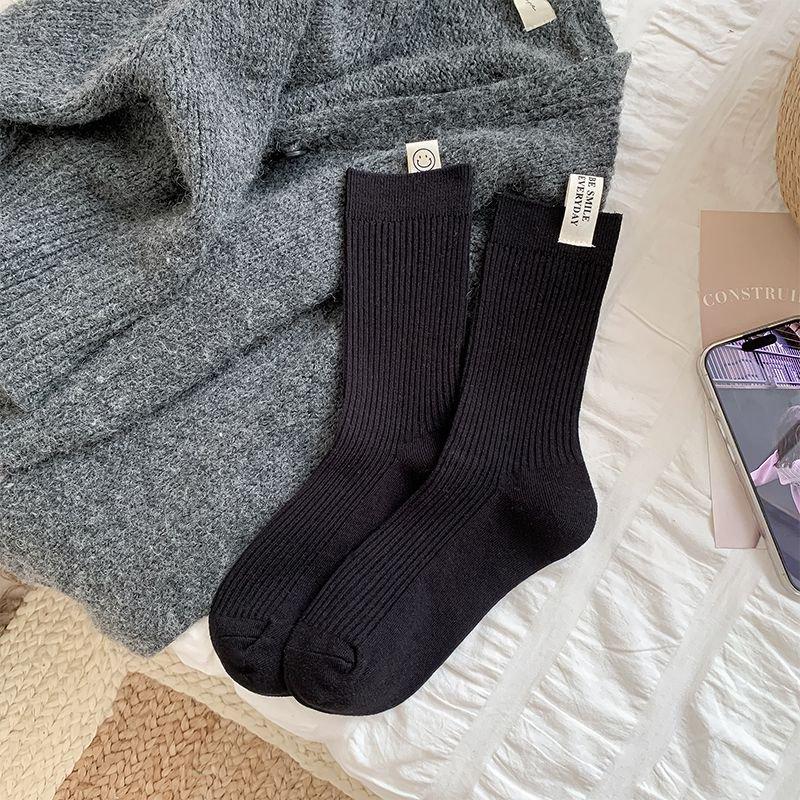 White Thick-lined Letter-labeled Socks for Women with Flanged Smiling Faces, Mid-calf Pile Socks, Autumn and Winter Couple Socks for Men and Women
