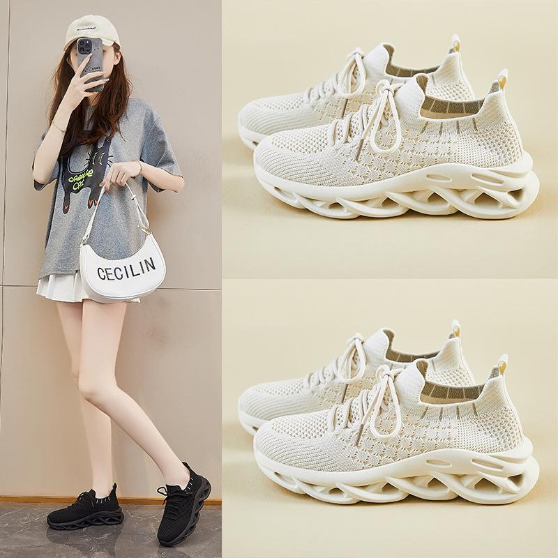 Flying Shoes New Summer Student Sports Shoes Fitness Running Leisure Heightening and Breathable