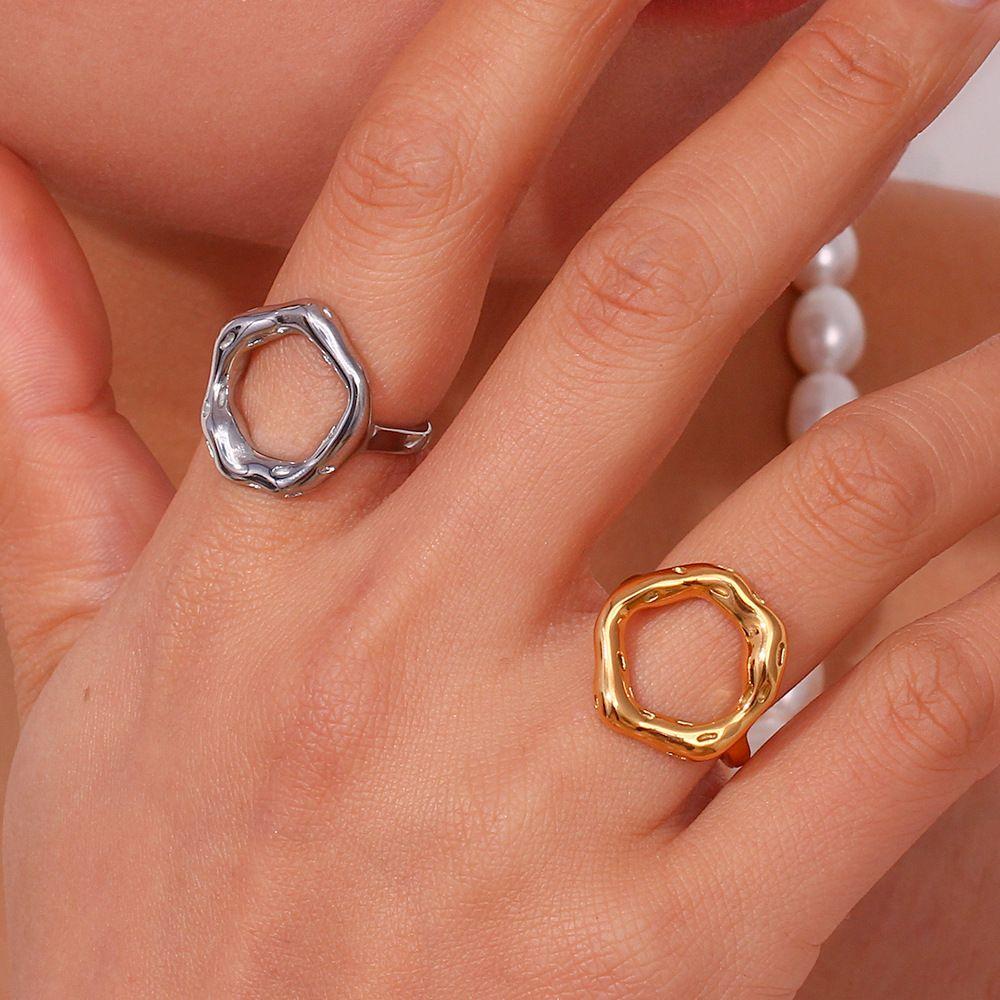 Vintage Circle Motif Stainless Steel Ring for Women Melted Texture Detail Texture Temperament Jewelry