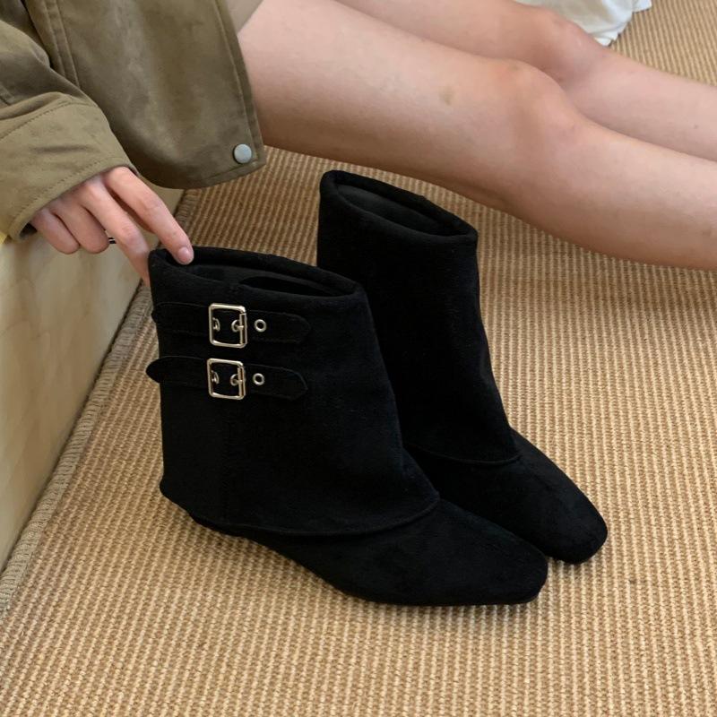 

Vintage pointed khaki suede low-heeled belt buckle pants boots women s 2025 new autumn and winter thin Martin boots 40