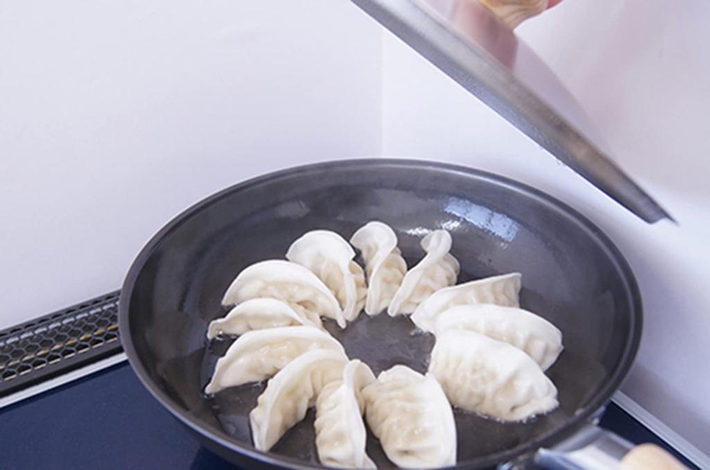 Urushiyama Metal Industry Frying Pan Made of Stainless Stylish Wood Knob That Can Also Be Used On Iron Frying Made In Frying Pan Stainless Steel Lid