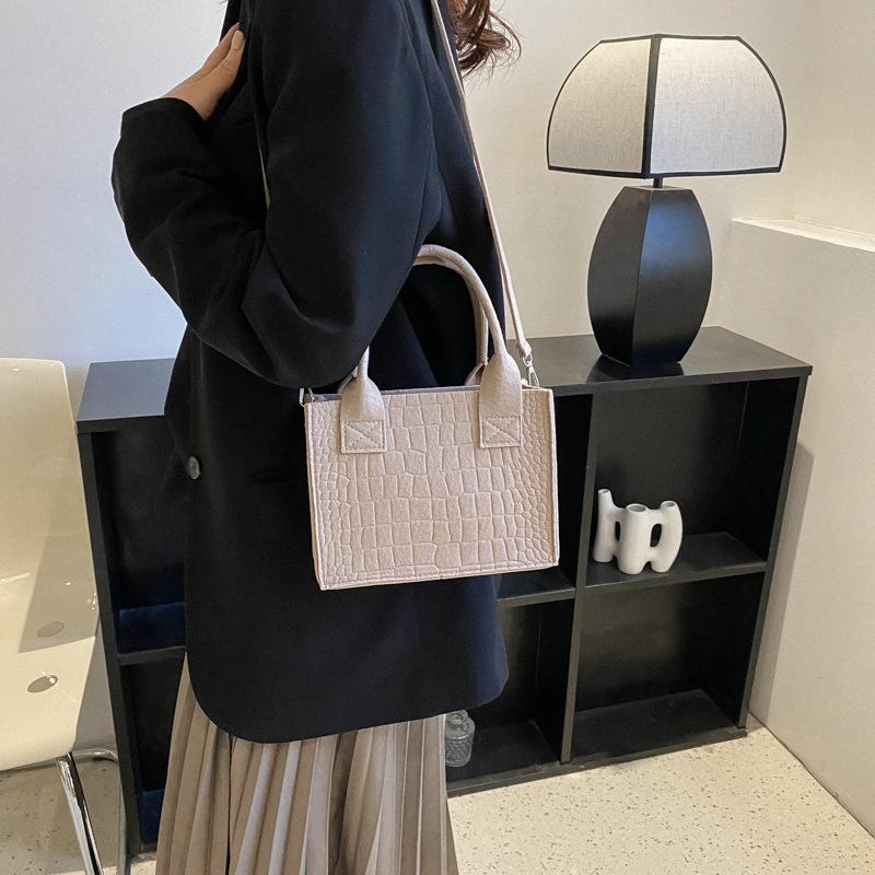 Женская сумка через плечо — фото 7