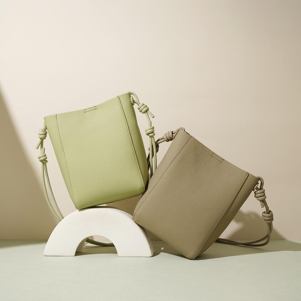 New Top Layer Cowhide Leather Lightweight and Simple Tote Bag for Women Versatile Bucket Crossbody Bag Knot Adjustable Shoulder Bag