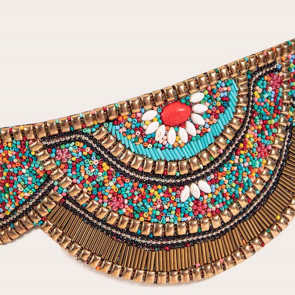 Ceinture élastique en perles de Bohème faite à la main avec des accents de coquillages