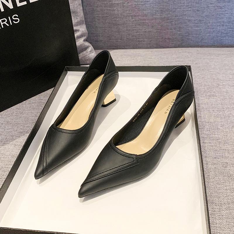 Frühling und Herbst neue spitze niedrige Absätze einzelne Schuhe Damen Nude dicker Absatz leichter Mund Temperament professionelle High Heels