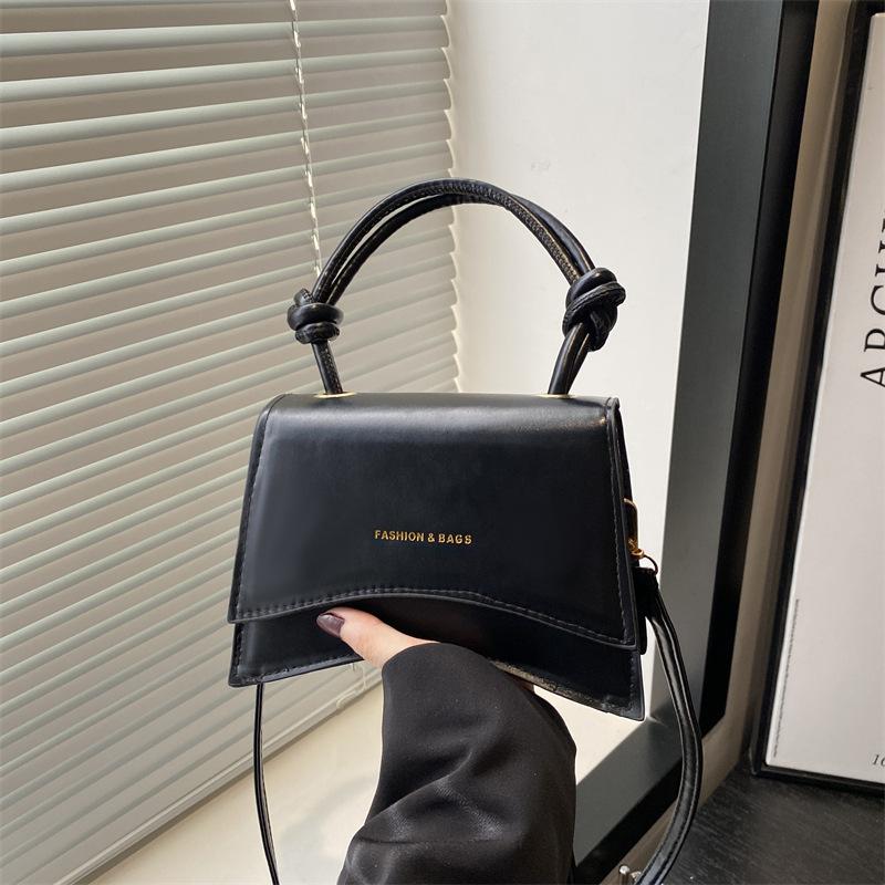 

Women s simple temperament commuter solid color handbag 2025 autumn new foreign style fashion shoulder messenger small square bag чёрный