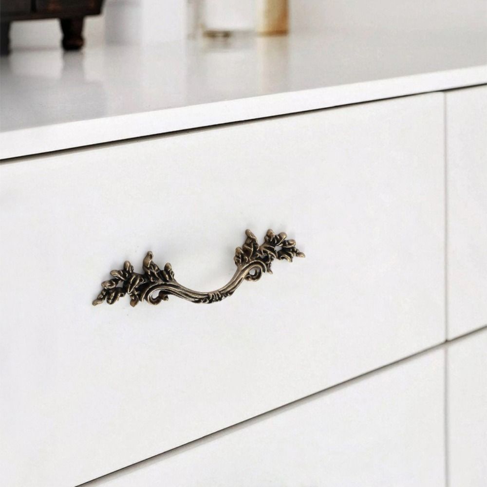 European Style Vintage Drawer Pulls Zinc Alloy Wardrobe Door Handles  For Kitchen Cabinets