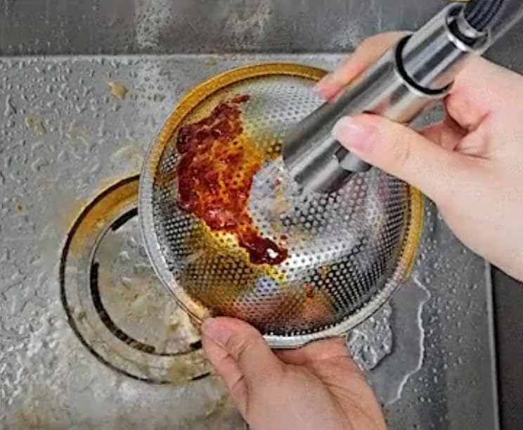 Easy To Stainless Steel Drain Trash Made of Stainless Steel Special Coating Allows Oil Stains To Be Washed Off with Sink Strainer Prevents Unpleasant