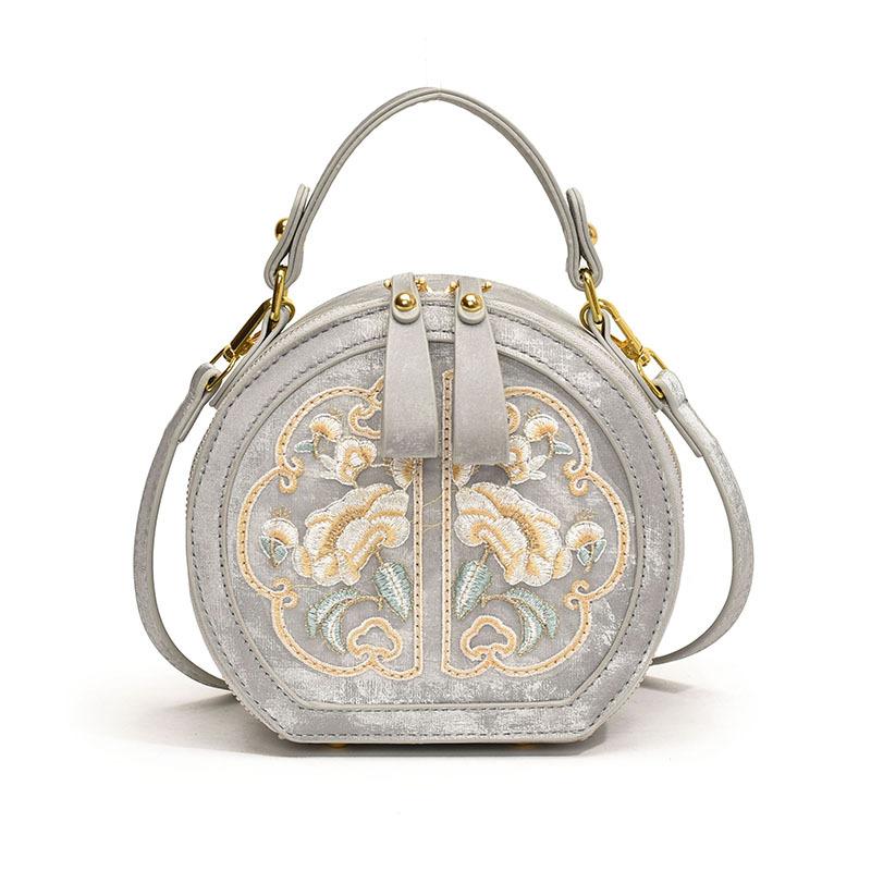 

Новая китайская милая вышитая портативная сумка-ведро для женщин 2025 лето новая популярная в национальном стиле с аксессуарами в виде китайского узла сумка на плечо серебряный