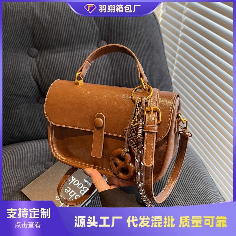 Retro Small Bag Women's Versatile Fashion New Simple Shoulder Messenger Bag Hand Carry Small Square Bag