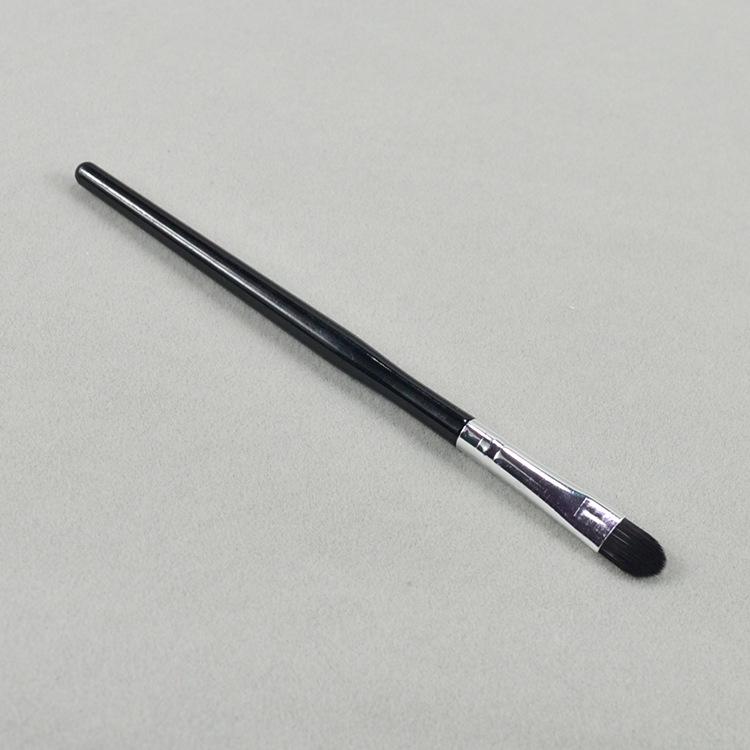 Minaki Long Wooden Handle Eyeshadow Brush for Beginners