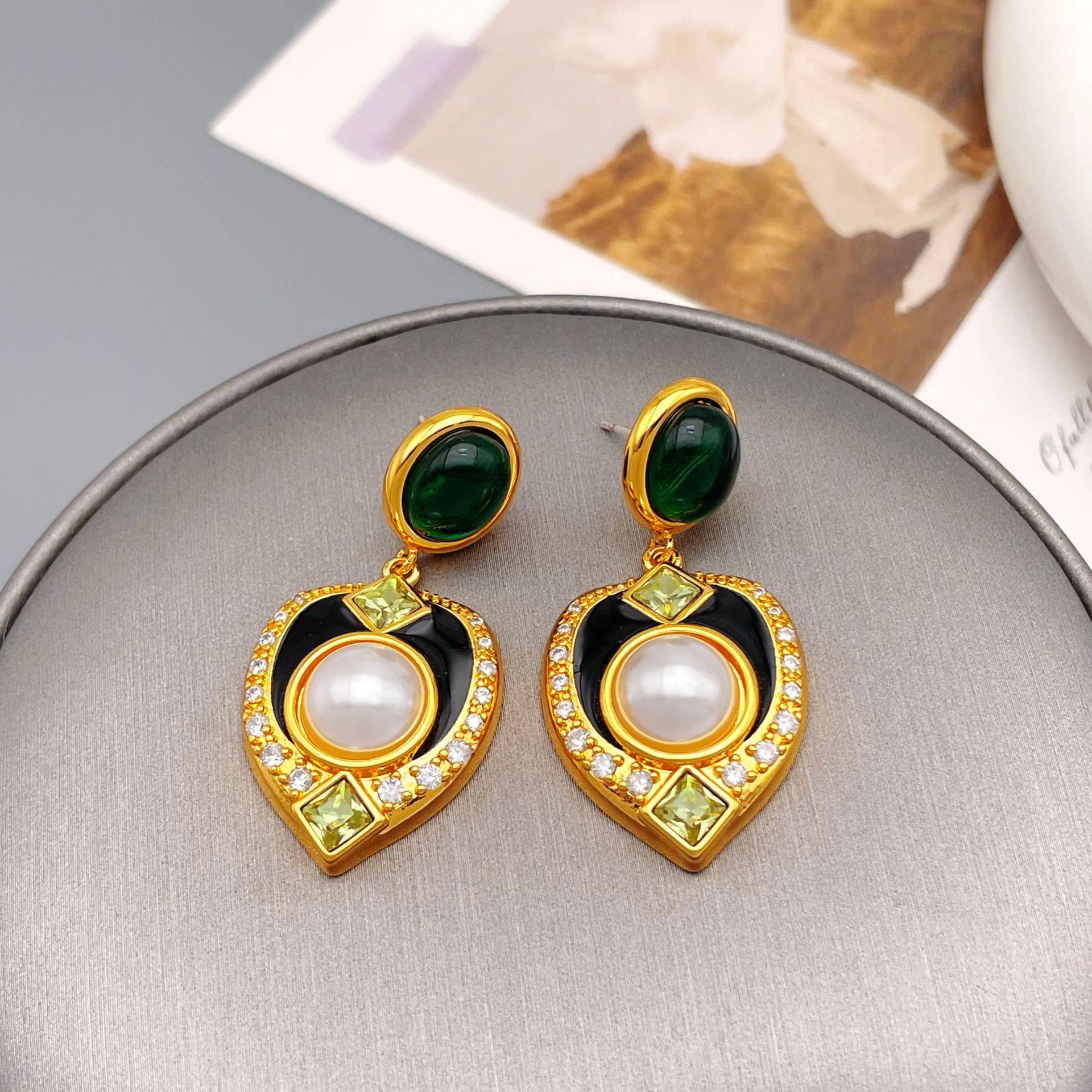 

Европейские и американские ретро серьги-кольца в придворном стиле с эмалью в виде сердца и бриллиантов - винтажный дизайн с высоким чувством стиля