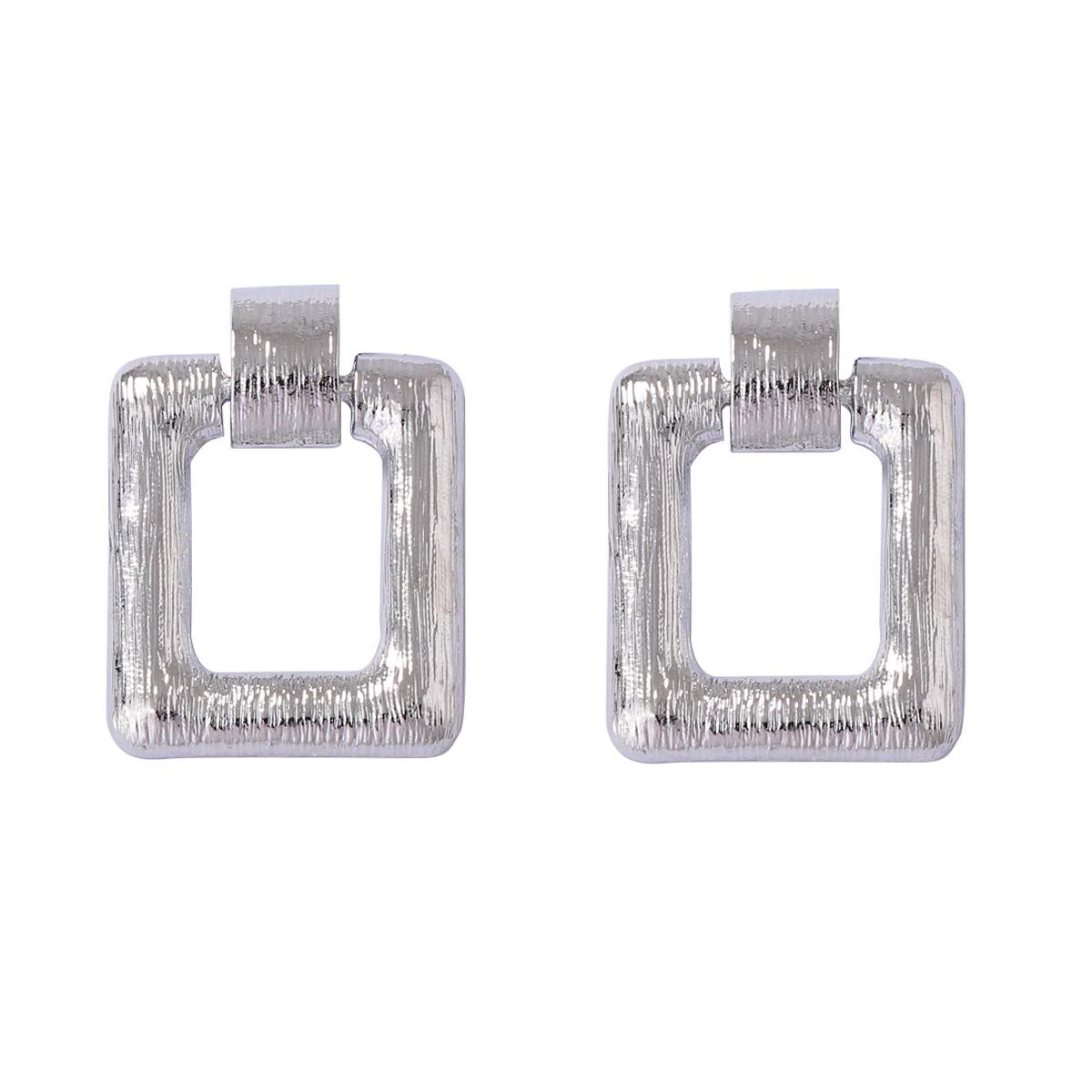 

Simple, fashionable, individualistic and cold style, unique linear texture, geometric checkered stud earrings, versatile for women s daily life
