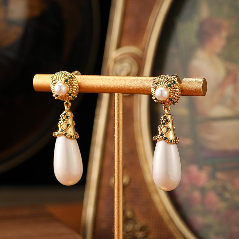 Jewelry New Vintage Earrings Pearl French Geometric Exquisite Palace Style Tassel Earrings Women's Light Luxury Jewelry