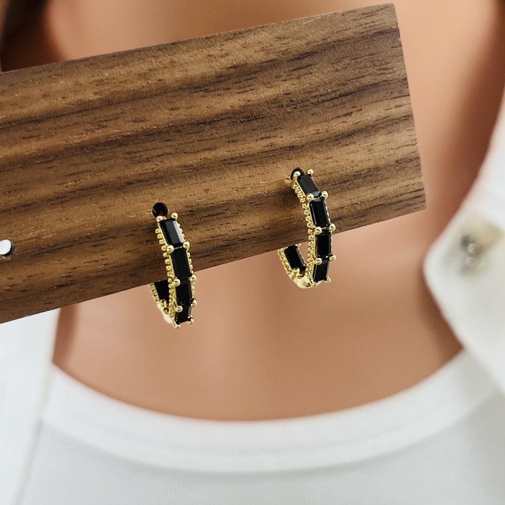 Eleganckie kolczyki koła z cyrkoniami: Pozłacany 18-karatowym złotem do noszenia na co dzień