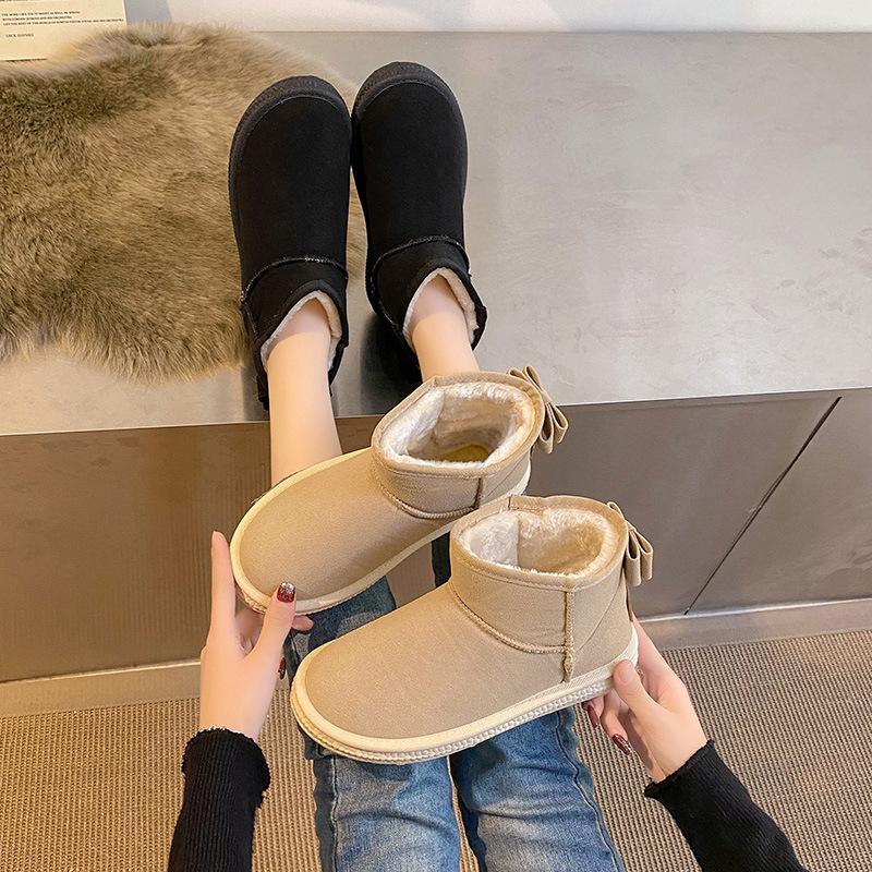 

Snow boots for women s winter new casual and comfortable piled thickened flat-bottomed muffins and round-headed short boots for women 41 чорний