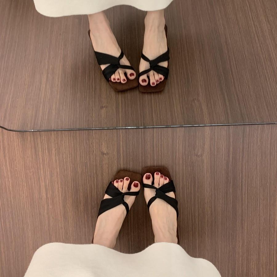 Retro Niche Crossed with Open-toed Slippers for Women's Summer Wear 2cm Small Thick Heels, Not Tired Feet, Beautiful Sandals