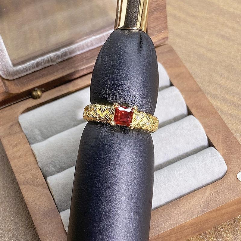 Leichter Luxus Mittelalterlicher Gebürsteter Roter Zir*****Stiftring, Hofstil Nischendesign Temperament Offener Ring