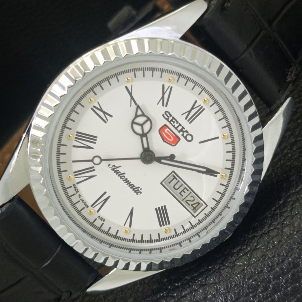 

REFURBISHED VINTAGE SEIKO 5 AUTOMATIC JAPAN ROMAN FIGURE MENS WATCH a442037-1