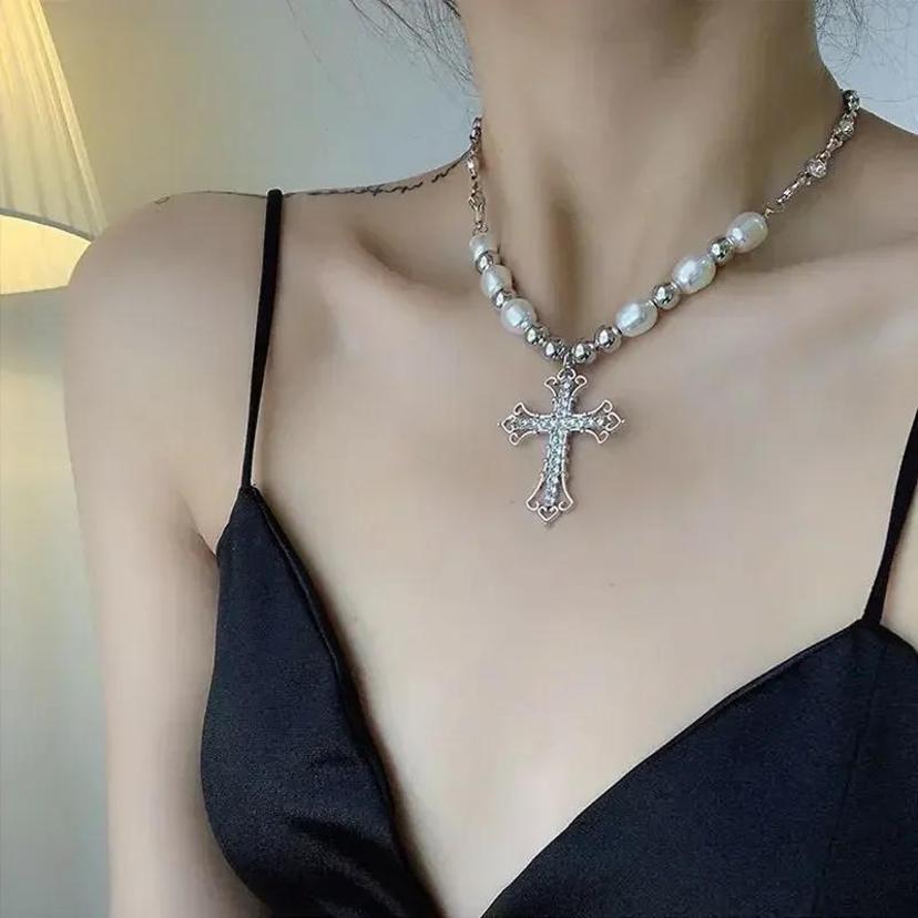 1 Pcs Women Fashion Bling Cross Pendant Necklaces Girl Vintage Minimalist Pearl Necklace Clavicle Chain Punk Choker Gifts