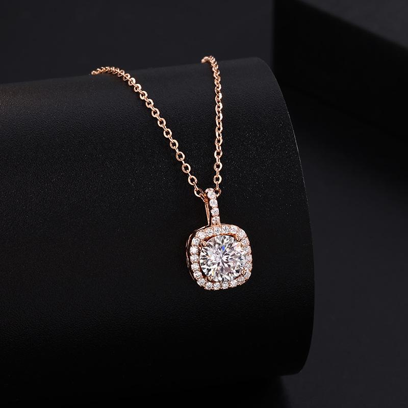 Korean Version of Light Luxury Micro-inlaid Super Flash Moissanite Pendant, Advanced Design Sense, Creative Temperament, Collarbone Chain