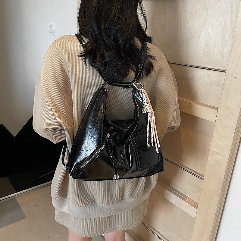 Large-capacity bag women's new niche commuter tote bag single shoulder high-end multi-functional backpack