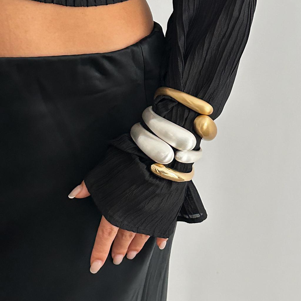 Wind Exaggerated Bracelet Metal Spring Buckle Bracelet Female, Irregular Personality Water Droplet Glossy Wide Bracelet