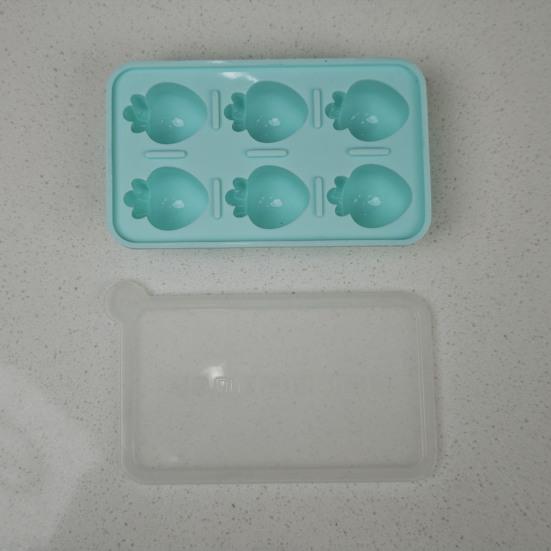 Carrot Shape Ice Cube Tray with Lid Carrot Shape 6-Cavity Food-Grade Silicone Mold for Whiskey Cocktails Easy-Release Leak-Proof Ice Cube Maker for