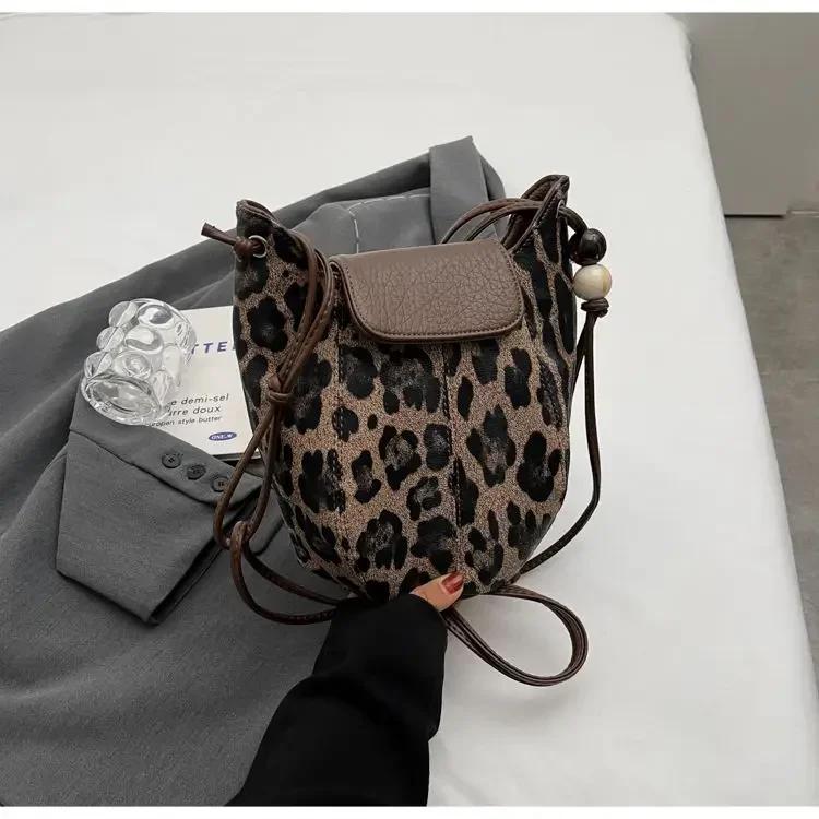 New First Layer Women's Leather Bag Sweet Color Shell Leather Phone Mobile Fashion All Shoulders Crossbody Bag
