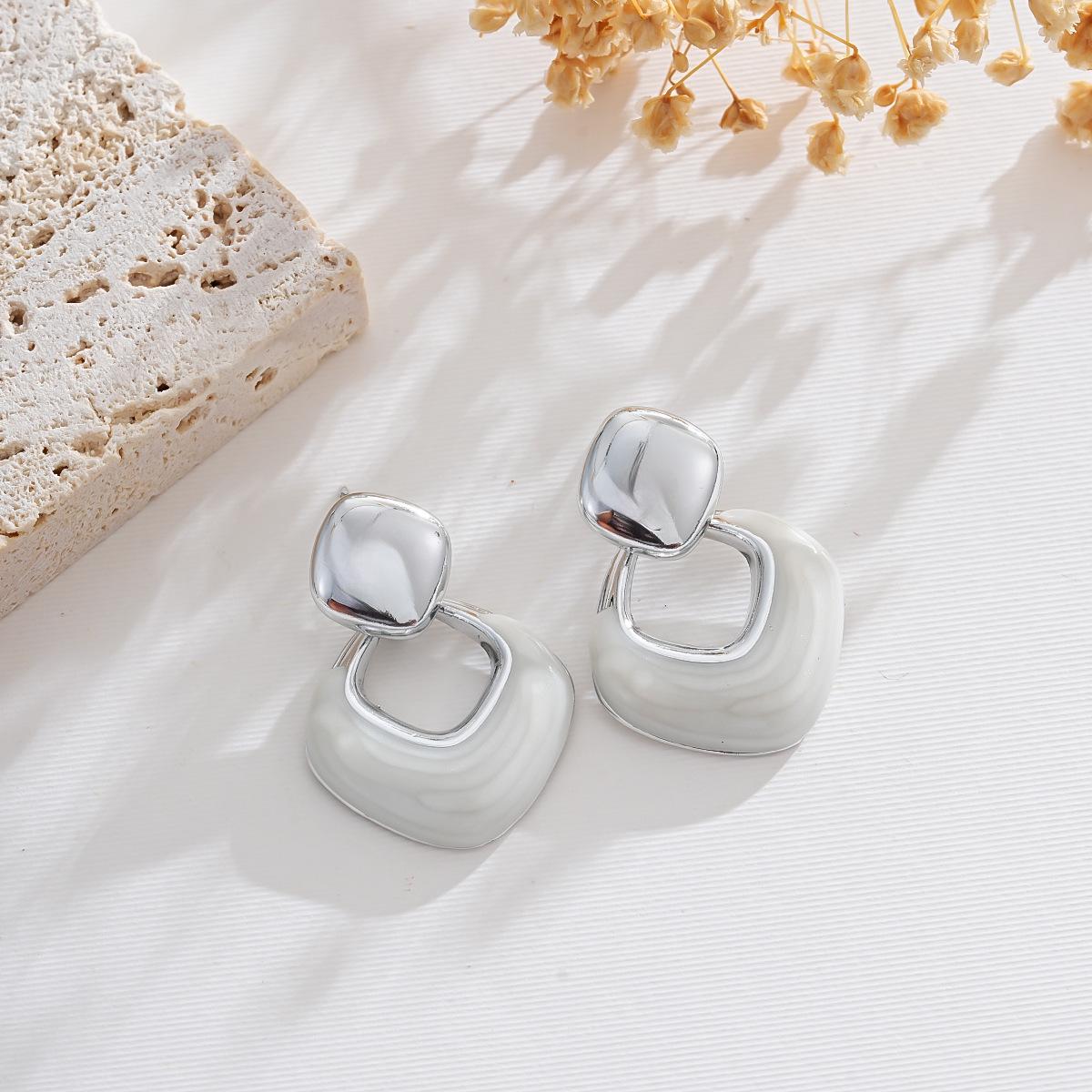 Geometric Square Stud Earrings for Women - Niche Design, High-End Fashion with Drip Glaze Finish. серебряный