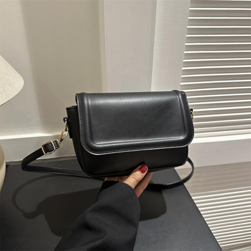Urban Chic Small Crossbody Bag Trendy 2023 Shoulder Bag Simple Square Purse