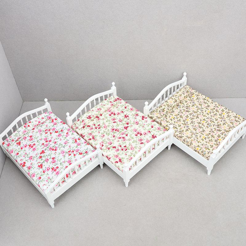 1:12 Mini Dollhouse Furniture - Small Flower Clusters Bedroom Bedding Props