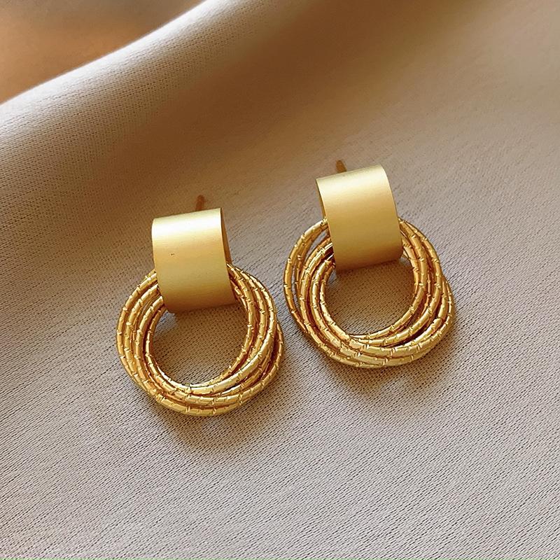 Metal wind love geometric earrings simple and cold wind stud earrings niche temperament versatile earrings