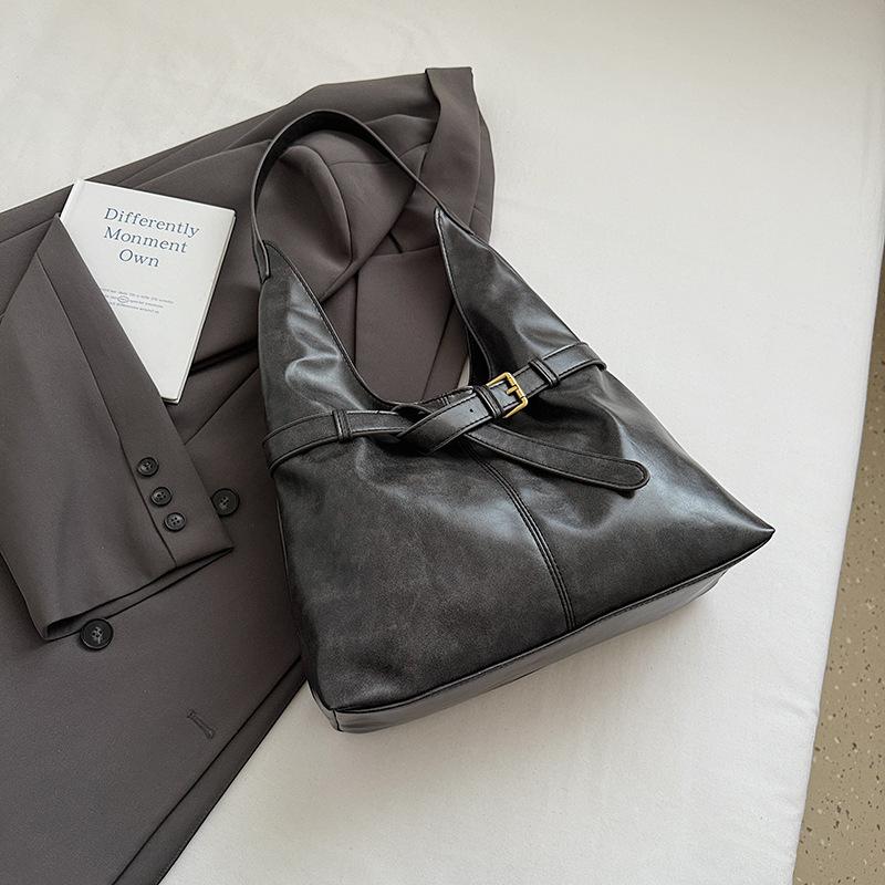 

Korean version niche bag 2025 new large-capacity simple shoulder messenger bag fashion casual commuter tote bag women чёрный