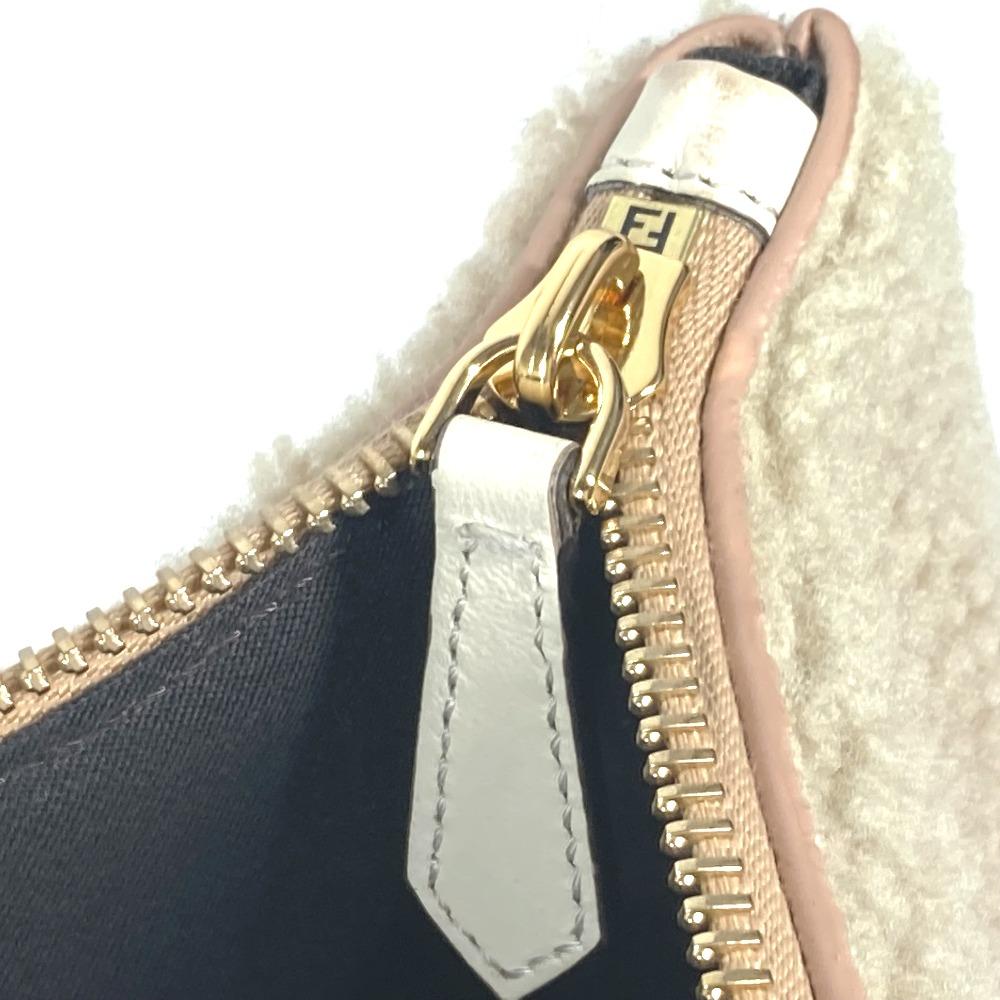 Fendi 8N0178 Lammfell Logo bore Tasche Beutel mit Riemen Clutch Bag
