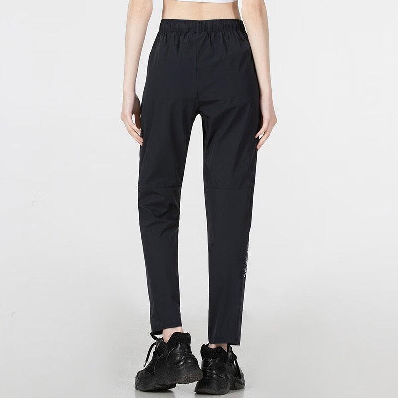 Under Armour Einfarbige Trainingshose mit geradem Bein Damen Unterteile Schwarz 22500710-001