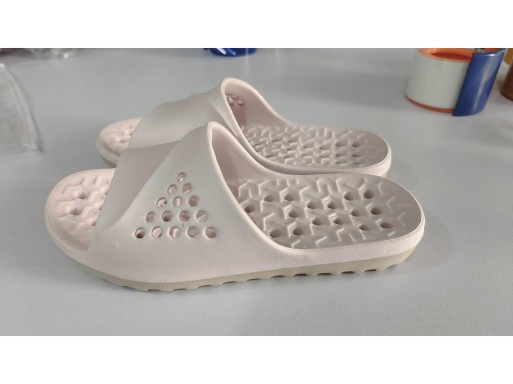 Unisex Non-Slip Hollow Bathing Slippers - Summer Flip Flops for Indoors & Outdoors