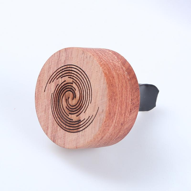 

1Pcs Car Essential Oil Diffuser Wooden Aroma Diffuser Car Vent Clip Wooden Carved Aromatherapy Diffuser Auto Air Freshener