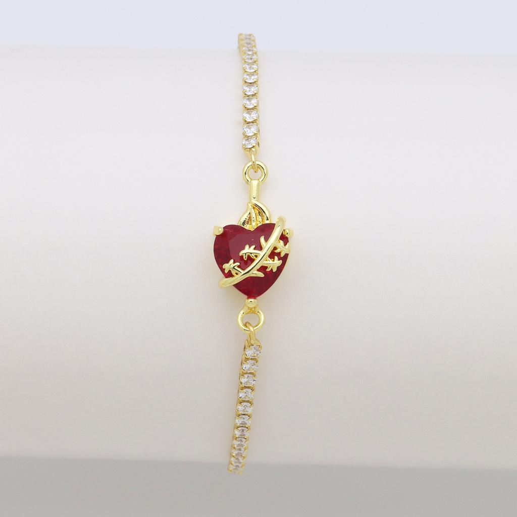 Herzförmige Liebe Kupferplattiertes Farbiges Zirkonium Pfirsichherz, Ein Schwert, das das Herz durchbohrt, kann das Zirkon-Box-Armband ziehen und verstellen.