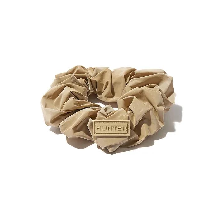 [WOMEN] GLOSSY Hair Scrunchie - Beige HDW0001CZZBEI