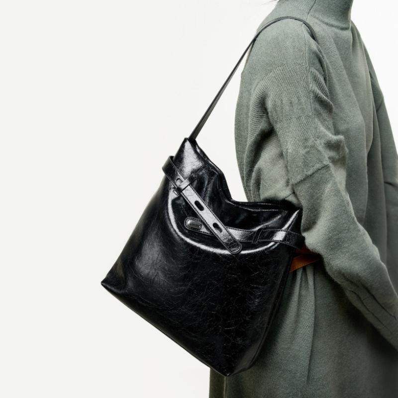 Lederwachs-Tragetasche Damen-Umhängetasche Pendler-Achseltasche Originaldesign für die Arbeit
