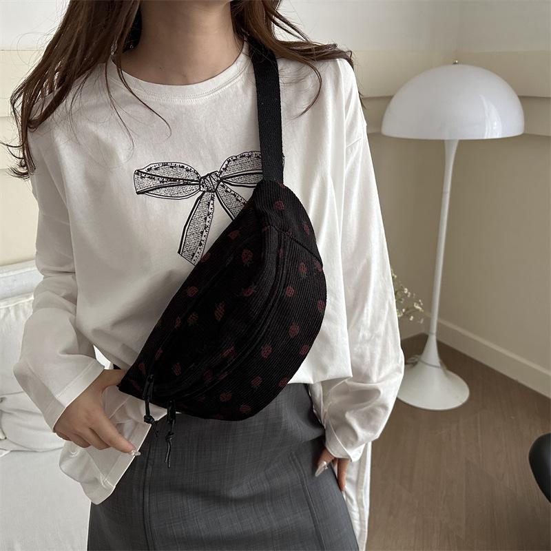 Breast Bag Women's 2025 Fashion Small Fresh Casual Versatile Large Capacity Strawberry Printing Single Shoulder Oblique Span Bag