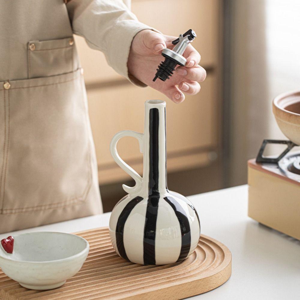 Hand-drawn Stripes Ceramic Oil Bottle Leak-Proof Olive Oil Dispenser Bottle Outdoor