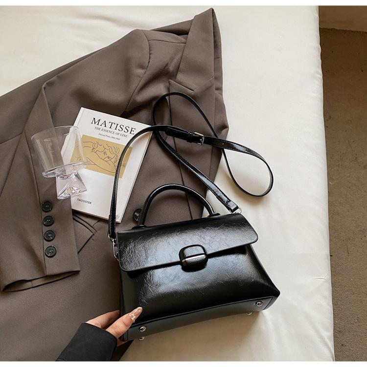 This Year, the Popular Hand-carried Fashionable and Versatile Shoulder Small Square Bag, the New Popular Simple Casual Korean Version of the Niche Me