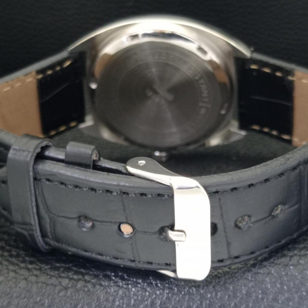 VINTAGE HMT HAND-WINDING INDIAN MENS BLACK COLOR DIAL WATCH a700330-5 R202-a700330
